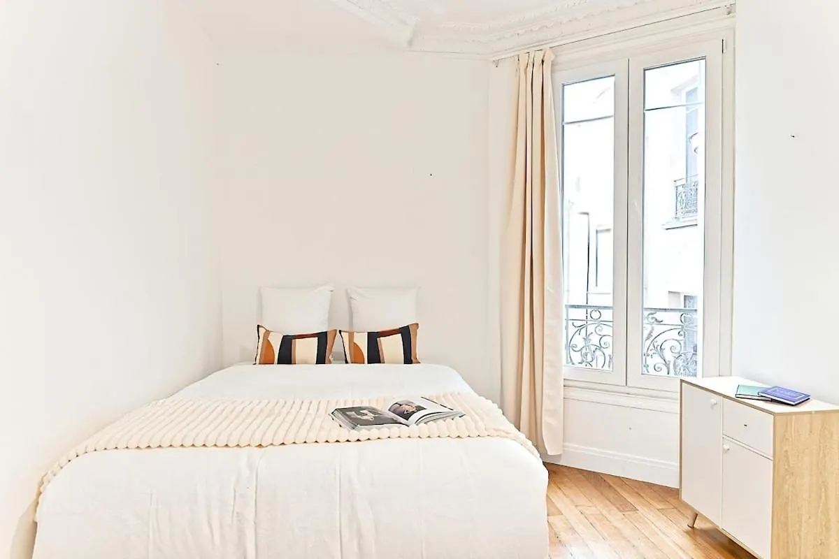 Spacious And Bright Apartment Paris