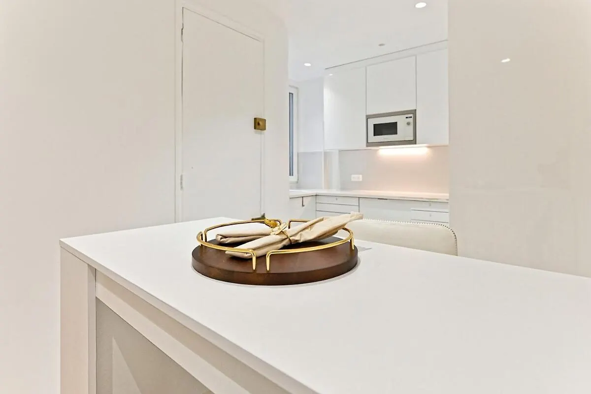 Spacious And Bright Apartment Paris