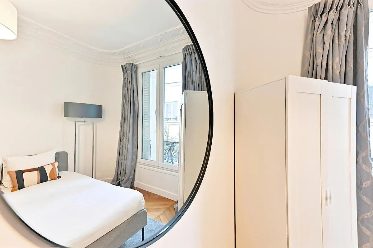 Spacious And Bright Apartment Paris
