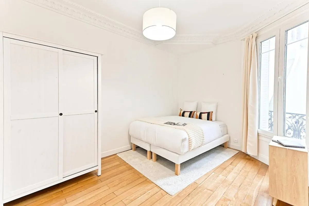 Spacious And Bright Apartment Paris France