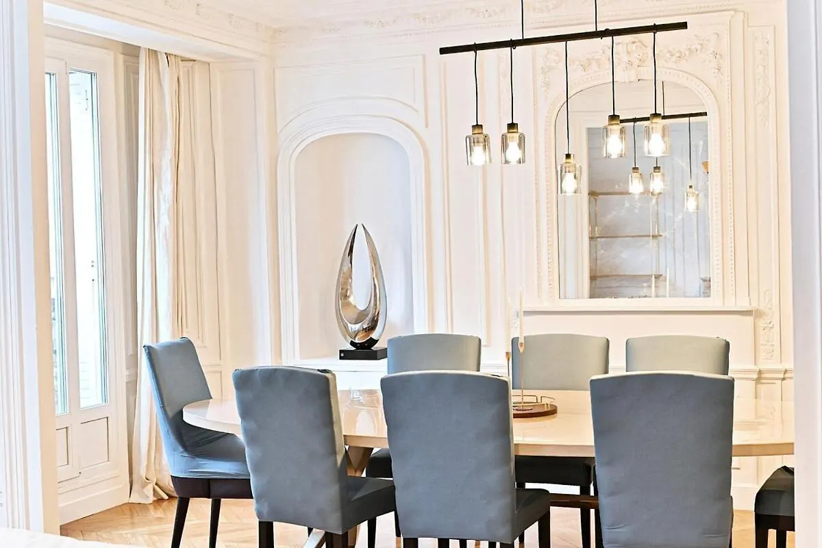 Spacious And Bright Apartment Paris France