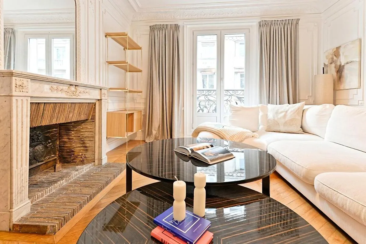 Spacious And Bright Apartment Paris