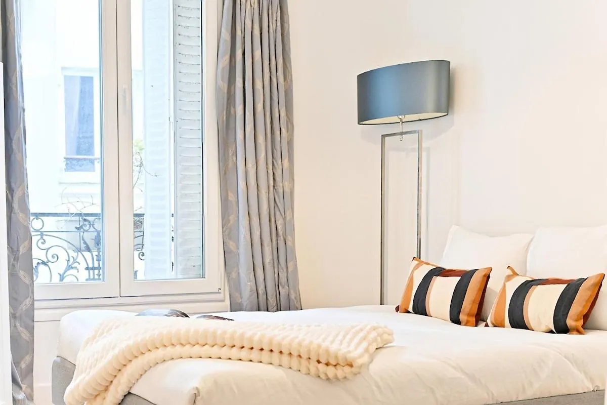 Spacious And Bright Apartment Paris