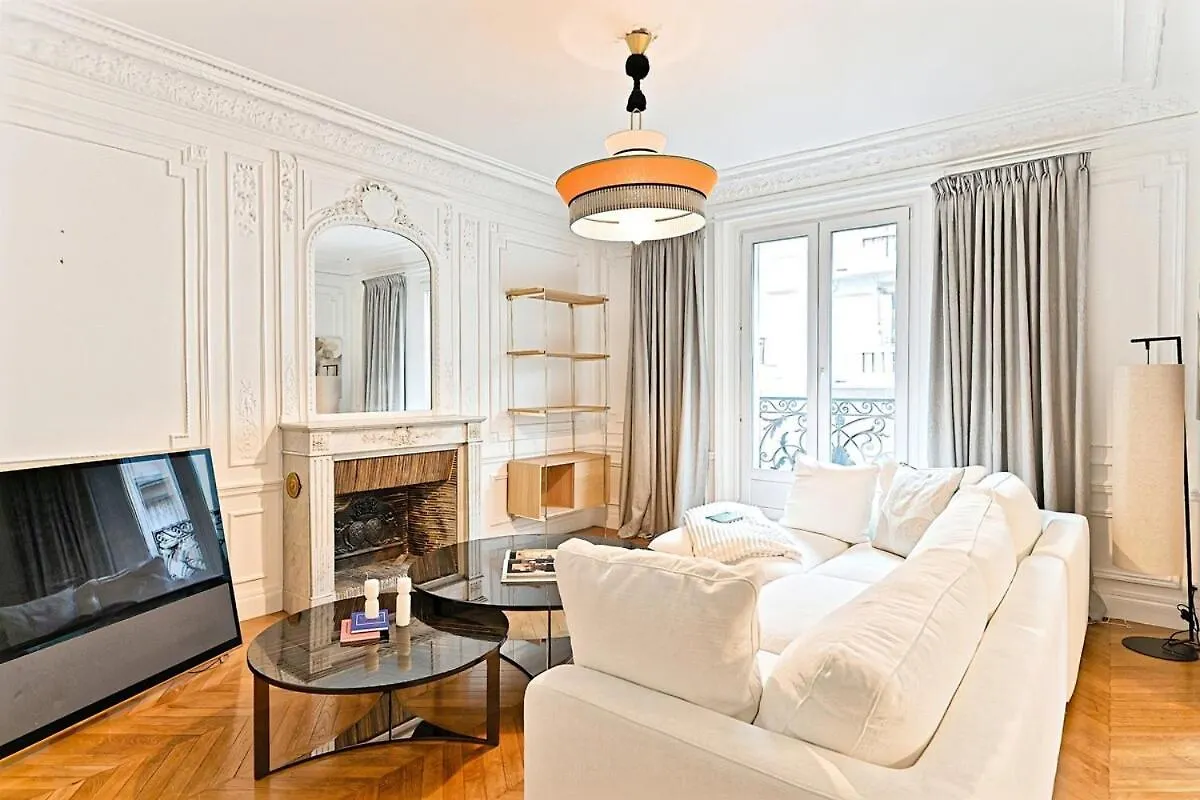 Spacious And Bright Apartment Paris