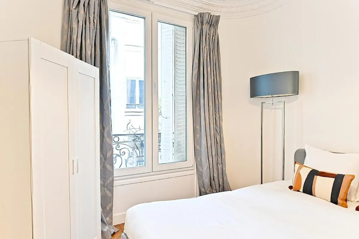 Spacious And Bright Apartment Paris