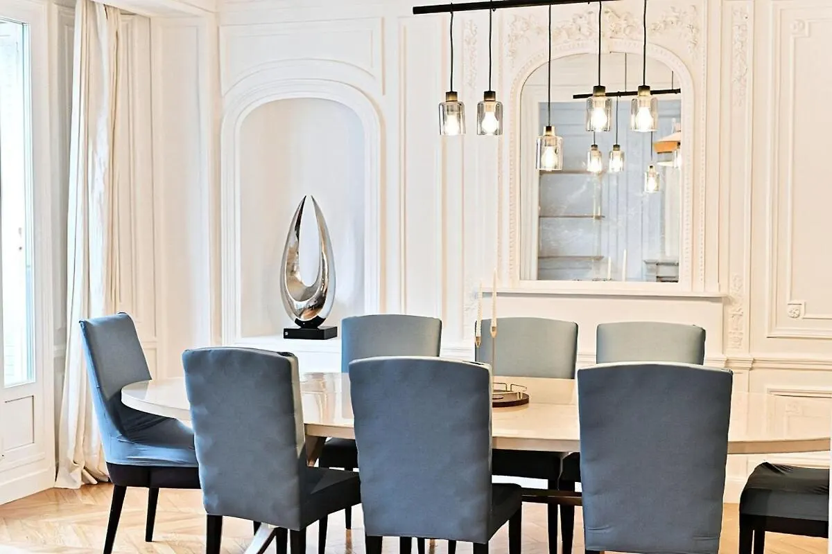 Spacious And Bright Apartment Paris