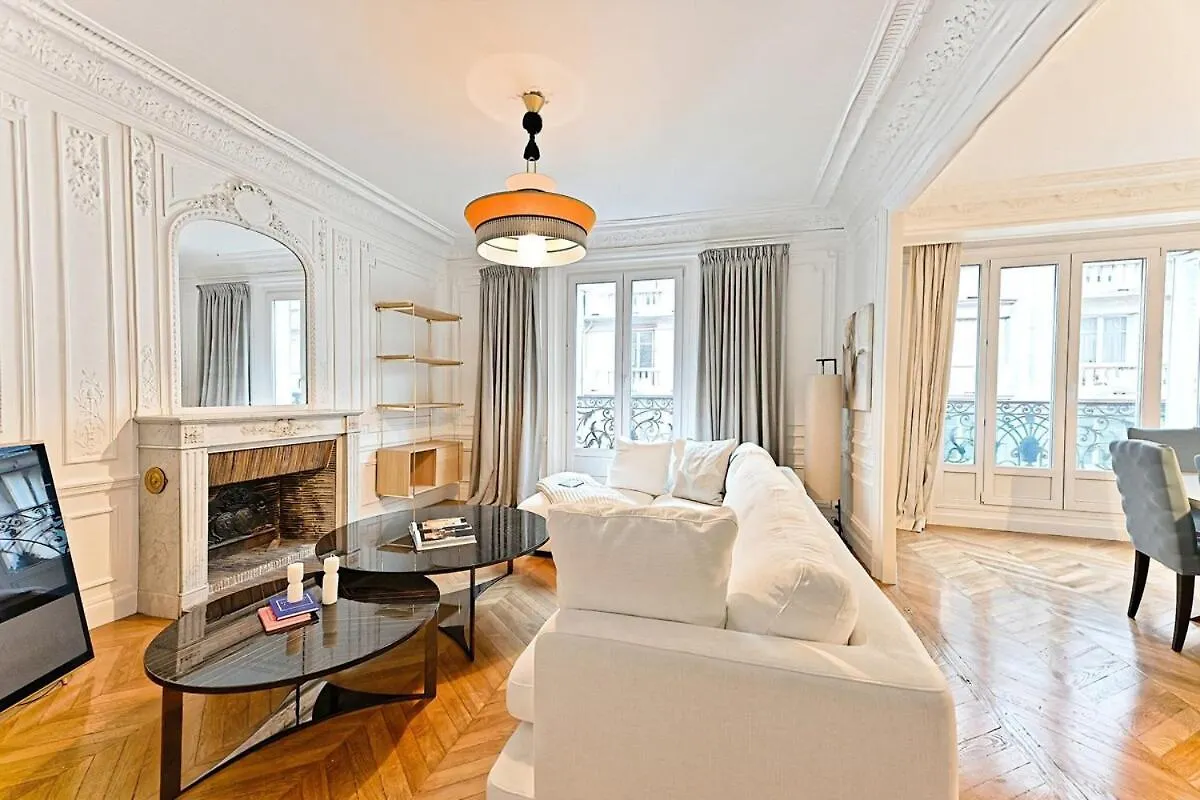 Spacious And Bright Apartment Paris