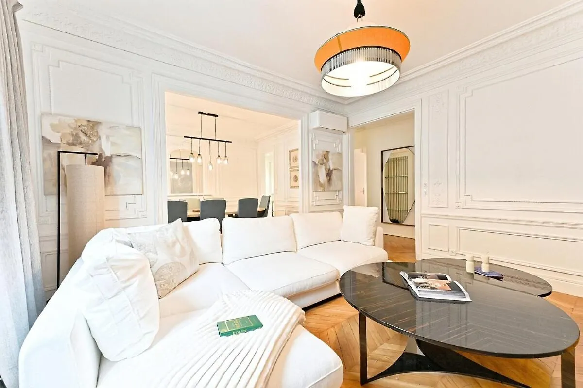Spacious And Bright Apartment Paris