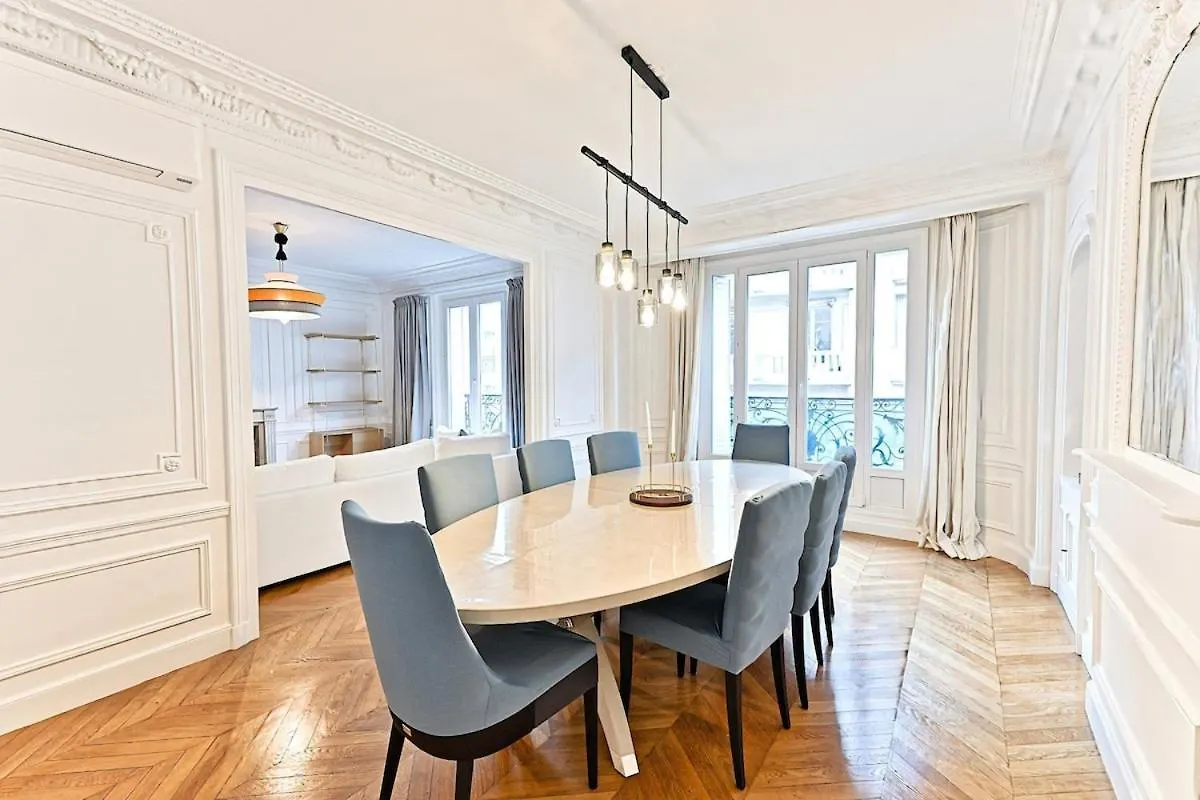Spacious And Bright Apartment Paris France