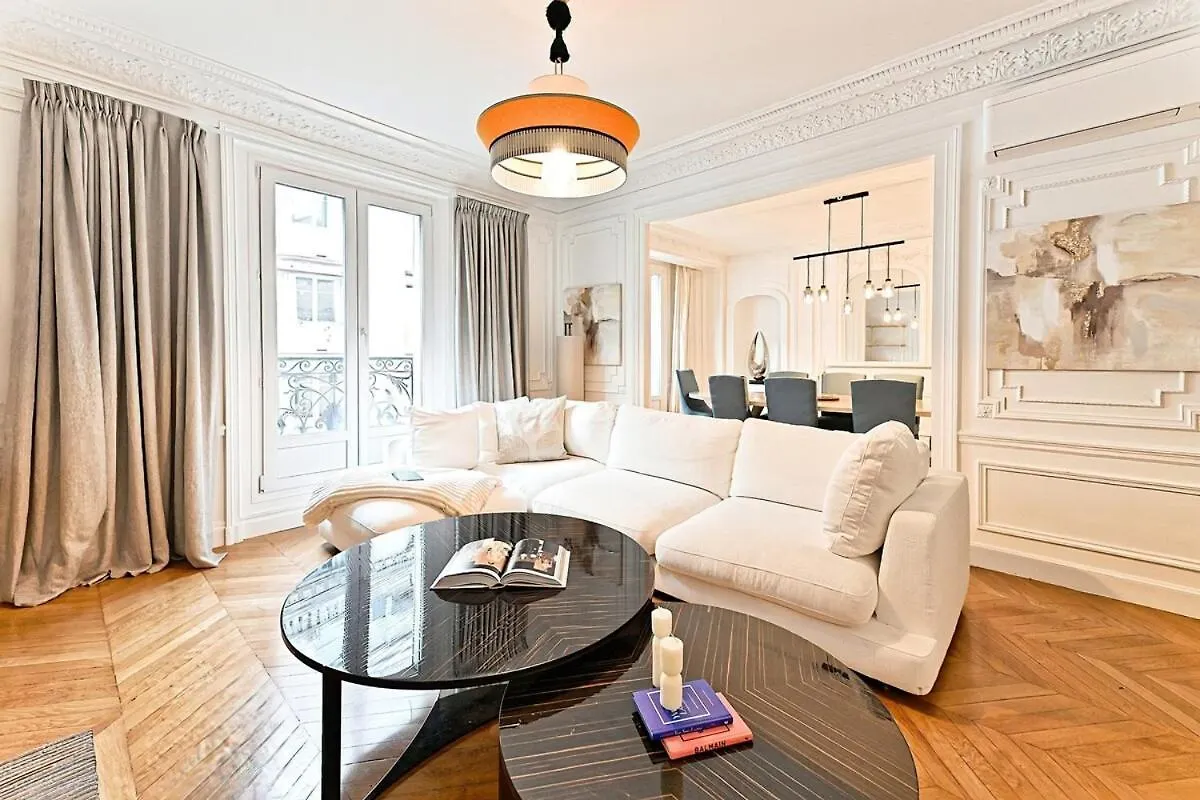 Spacious And Bright Apartment Paris