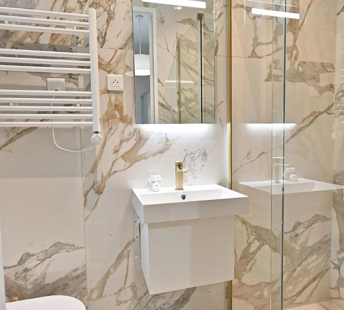 פריז Spacious And Bright Apartment